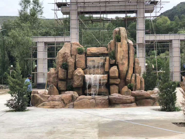 订制美女裸身APP免费视频假山